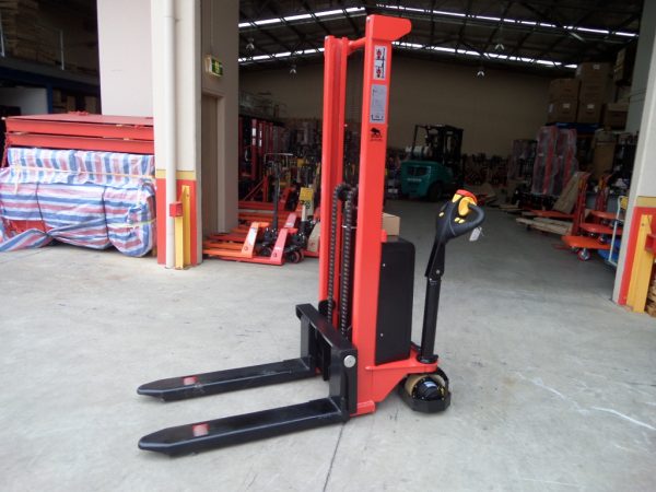 FE30N - Full Electric Narrow 1.5Ton/3.0M